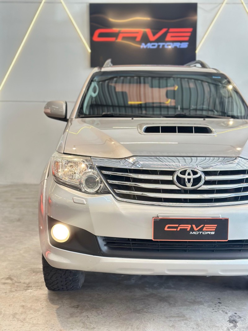 HILUX SW4 3.0 SRV 4X4 7 LUGARES 16V TURBO INTERCOOLER DIESEL 4P AUTOMÁTICO - 2015 - CAXIAS DO SUL