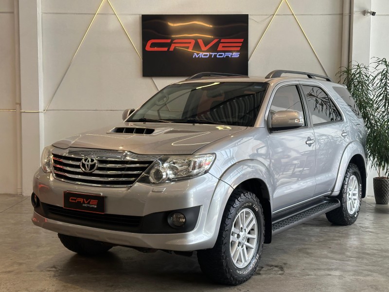 HILUX SW4 3.0 SRV 4X4 7 LUGARES 16V TURBO INTERCOOLER DIESEL 4P AUTOMÁTICO - 2015 - CAXIAS DO SUL