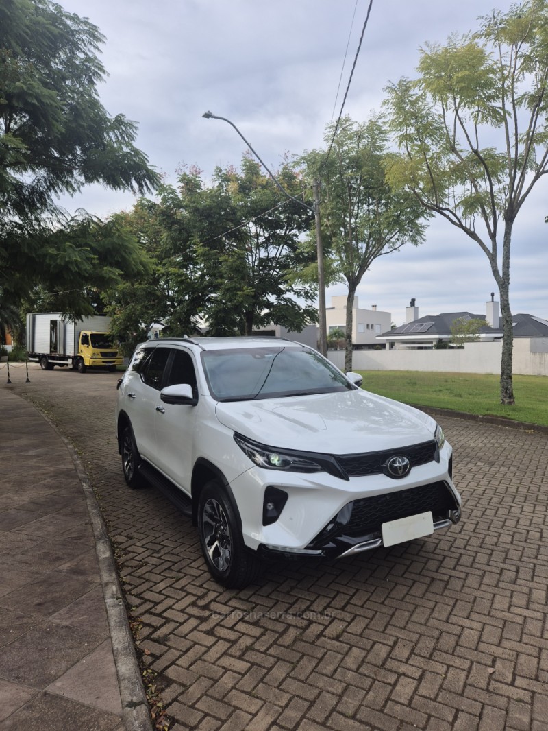 HILUX SW4 2.8 4X4 SRX PLATINUM TURBO DIESEL 4P AUTOMÁTICO - 2024 - BENTO GONçALVES