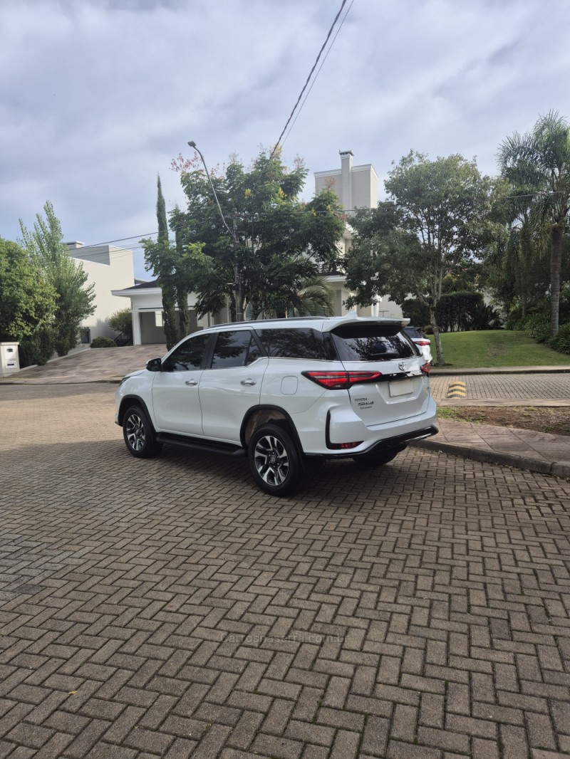 HILUX SW4 2.8 4X4 SRX PLATINUM TURBO DIESEL 4P AUTOMÁTICO - 2024 - BENTO GONçALVES