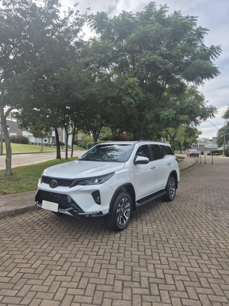 HILUX SW4 2.8 4X4 SRX PLATINUM TURBO DIESEL 4P AUTOMÁTICO - 2024 - BENTO GONçALVES