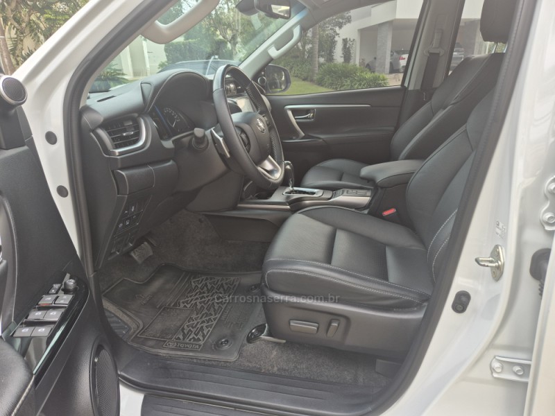 HILUX SW4 2.8 4X4 SRX PLATINUM TURBO DIESEL 4P AUTOMÁTICO - 2024 - BENTO GONçALVES