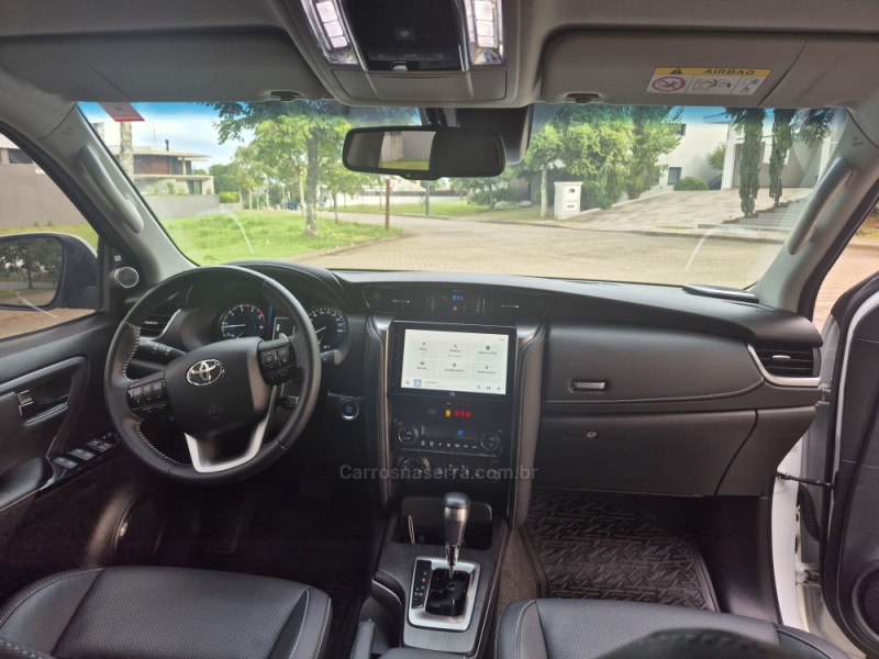 HILUX SW4 2.8 4X4 SRX PLATINUM TURBO DIESEL 4P AUTOMÁTICO - 2024 - BENTO GONçALVES