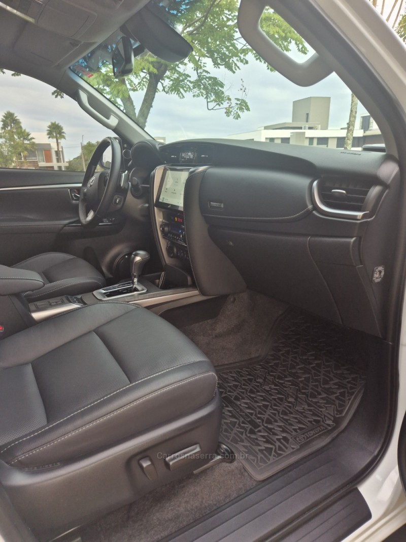 HILUX SW4 2.8 4X4 SRX PLATINUM TURBO DIESEL 4P AUTOMÁTICO - 2024 - BENTO GONçALVES