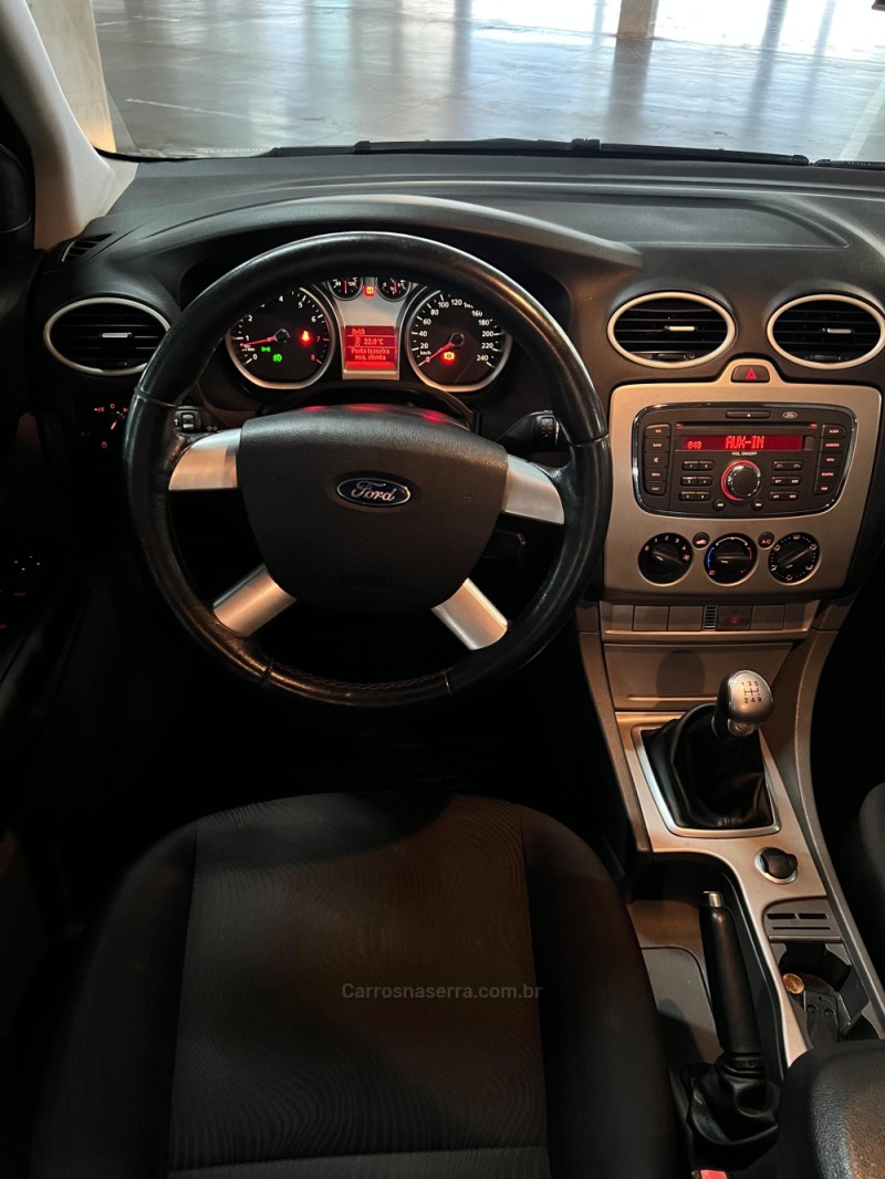 FOCUS 1.6 GLX 16V FLEX 4P MANUAL - 2013 - FLORES DA CUNHA