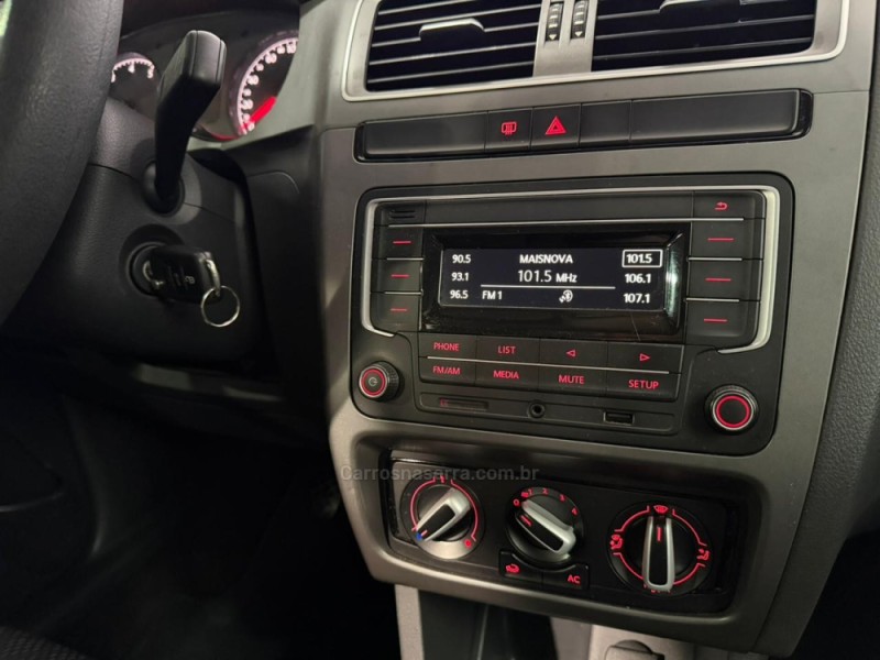 FOX 1.0 MI TRENDLINE 8V FLEX 4P MANUAL - 2016 - VACARIA