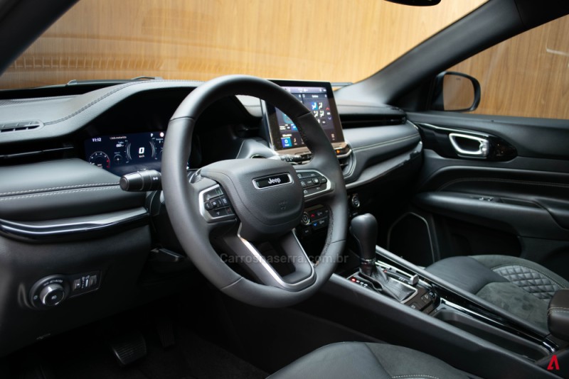 COMPASS 2.0 HURRICANE BLACKHAWK 4X4 TURBO GASOLINA 4P AUTOMÁTICO - 2025 - GARIBALDI