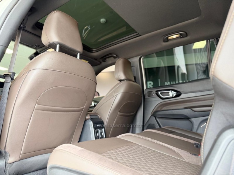 COMMANDER 1.3 OVERLAND T270 16V 4X2 TURBO FLEX 4P AUTOMÁTICO - 2023 - NOVO HAMBURGO