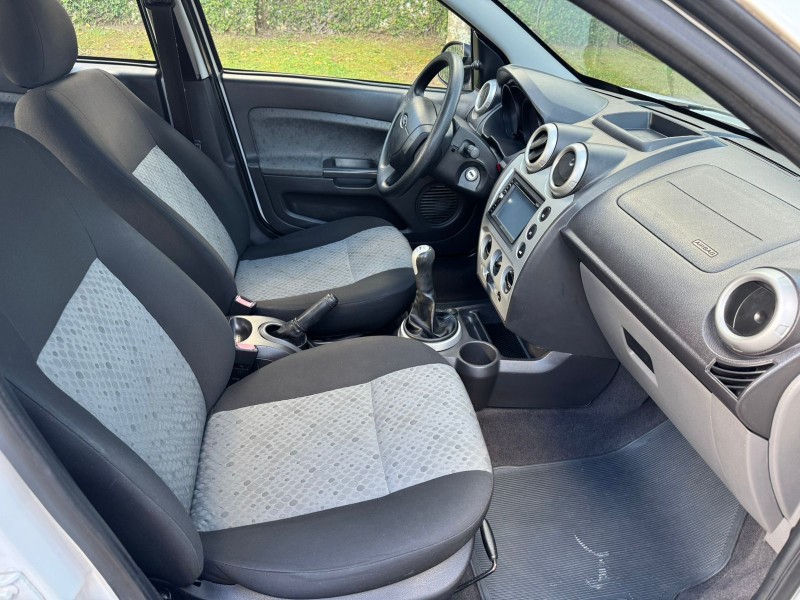 FIESTA 1.6 MPI CLASS HATCH 8V FLEX 4P MANUAL - 2014 - CAXIAS DO SUL