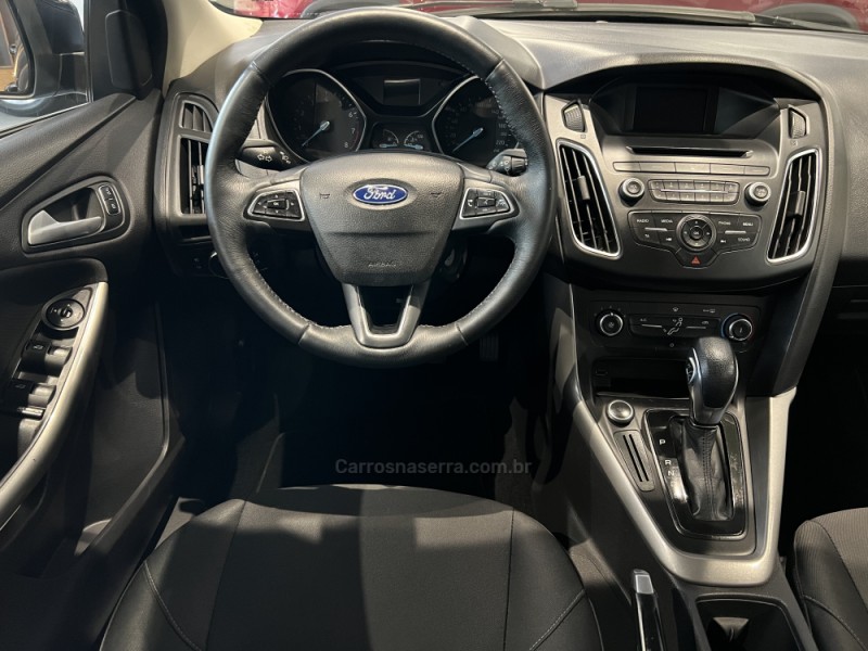 FOCUS 2.0 SE FASTBACK 16V FLEX 4P AUTOMÁTICO - 2016 - CAXIAS DO SUL