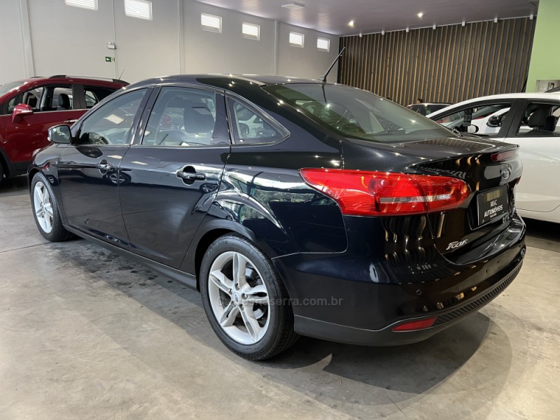 FOCUS 2.0 SE FASTBACK 16V FLEX 4P AUTOMÁTICO - 2016 - CAXIAS DO SUL