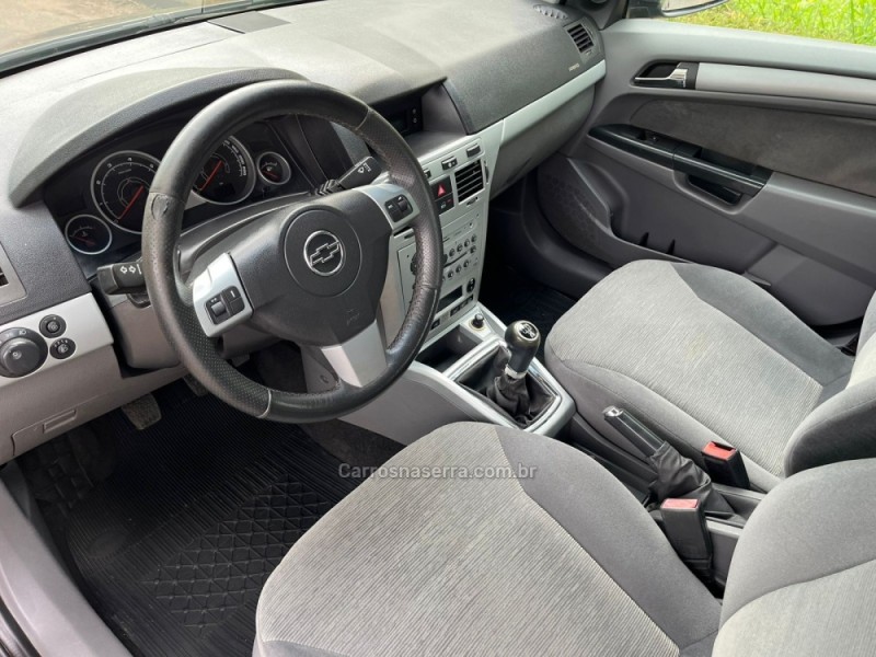 VECTRA 2.0 MPFI ELEGANCE 8V 140CV FLEX 4P MANUAL - 2010 - FELIZ