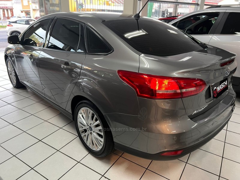 FOCUS 2.0 SE FASTBACK 16V FLEX 4P AUTOMÁTICO - 2018 - CAXIAS DO SUL