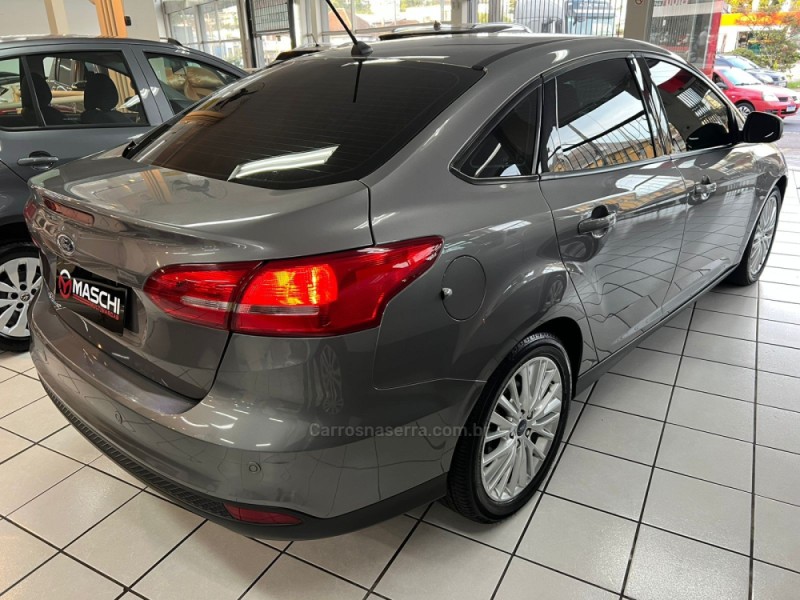 FOCUS 2.0 SE FASTBACK 16V FLEX 4P AUTOMÁTICO - 2018 - CAXIAS DO SUL