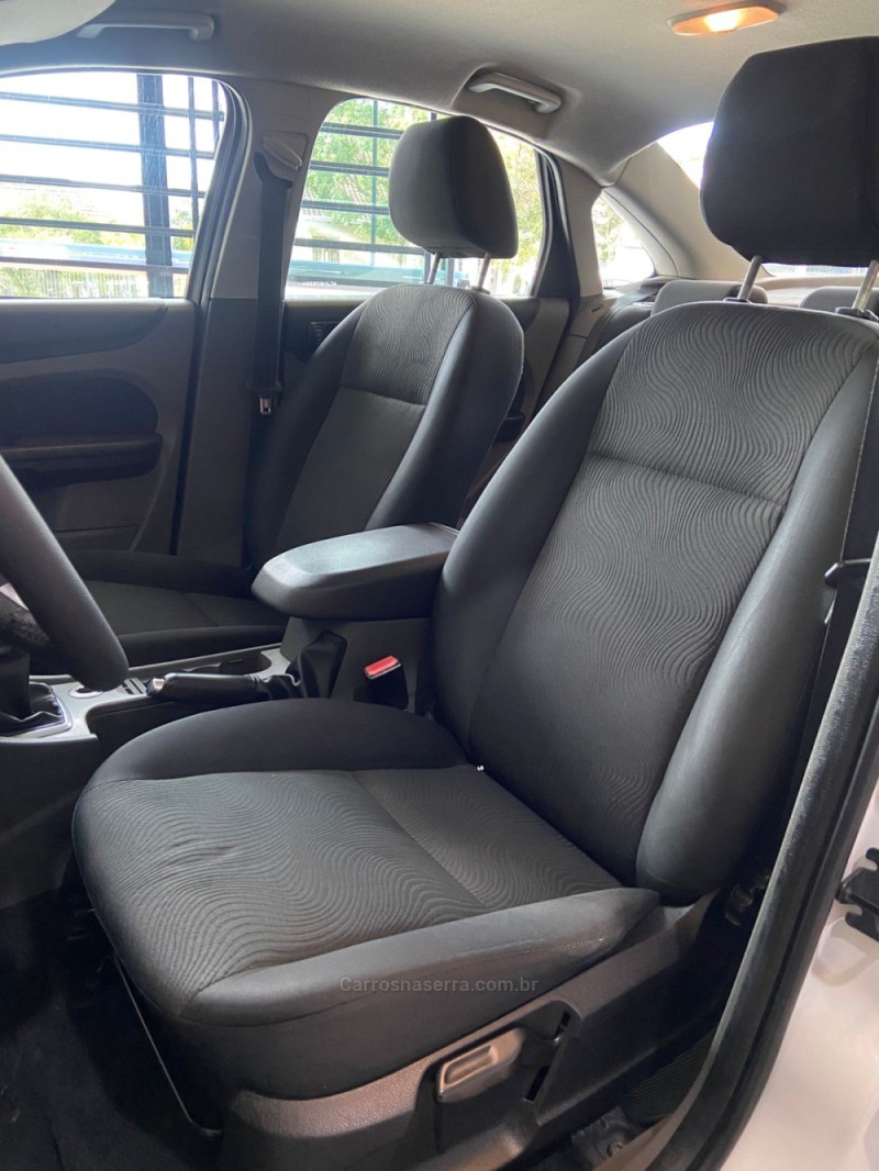 FOCUS 1.6 8V FLEX 4P MANUAL - 2012 - BENTO GONçALVES