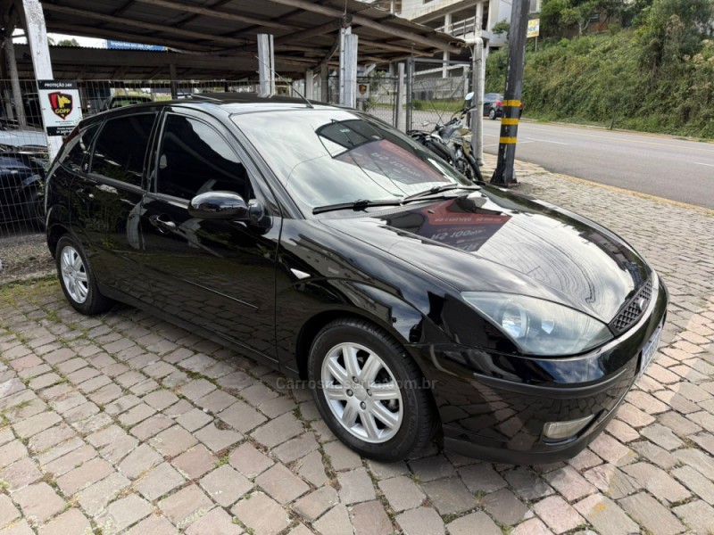 FOCUS 2.0 GHIA 16V GASOLINA 4P MANUAL - 2006 - FARROUPILHA
