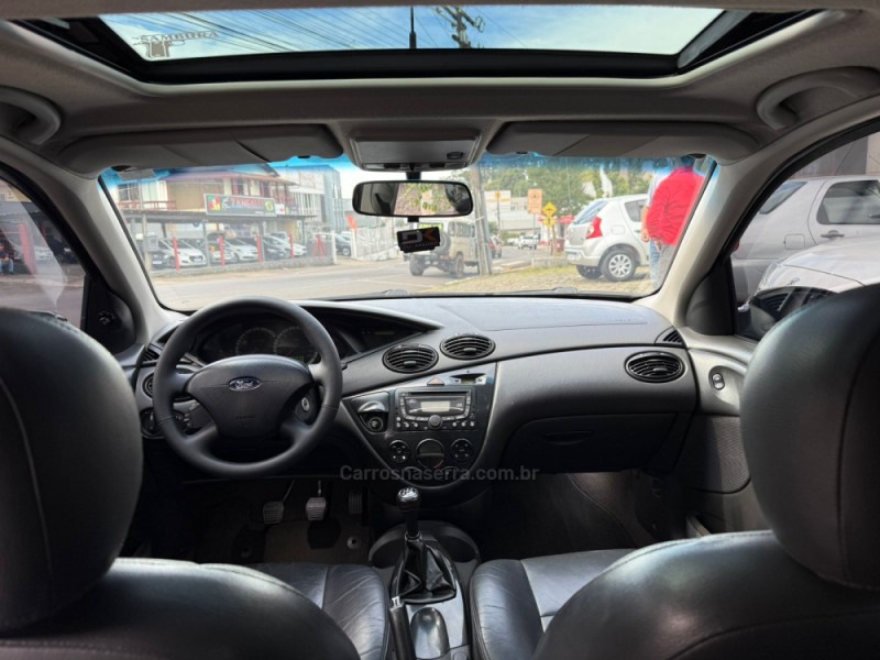 FOCUS 2.0 GHIA 16V GASOLINA 4P MANUAL - 2006 - FARROUPILHA