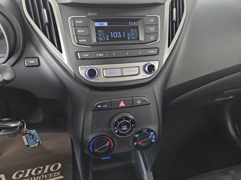 HB20 1.6 COMFORT PLUS 16V FLEX 4P MANUAL - 2017 - TAPEJARA