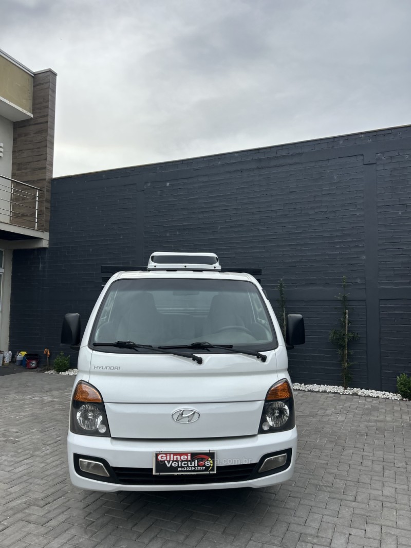 hr 2.5 tci hdb bau 4x2 8v 97cv turbo intercooler diesel 2p manual 2013 carazinho