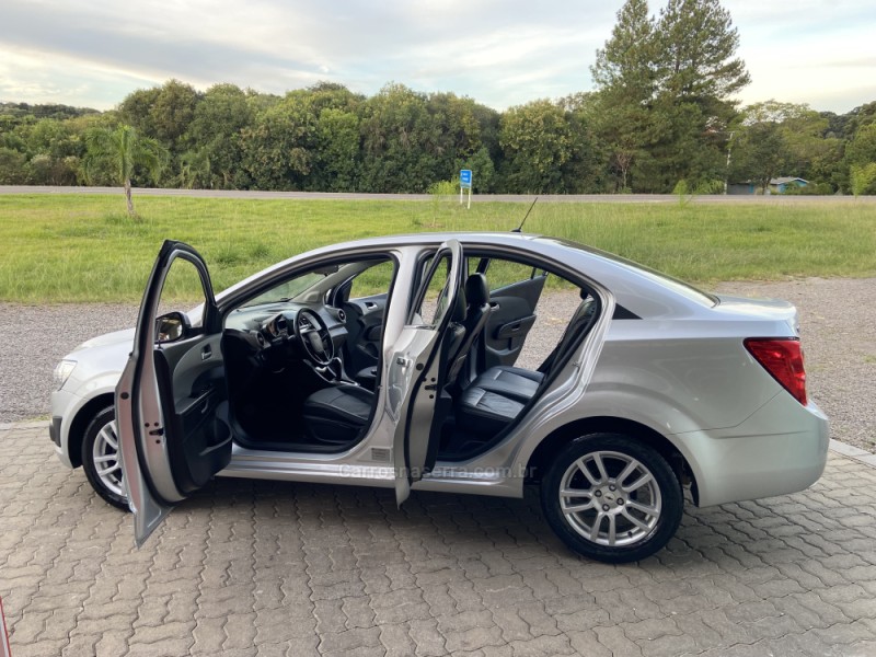 SONIC 1.6 LTZ SEDAN 16V FLEX 4P AUTOMÁTICO - 2014 - NOVA PRATA