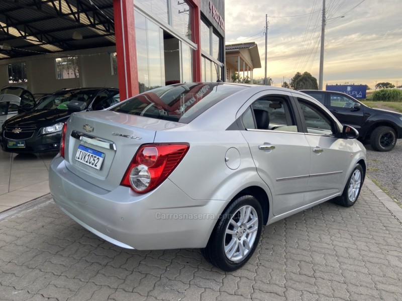 SONIC 1.6 LTZ SEDAN 16V FLEX 4P AUTOMÁTICO - 2014 - NOVA PRATA