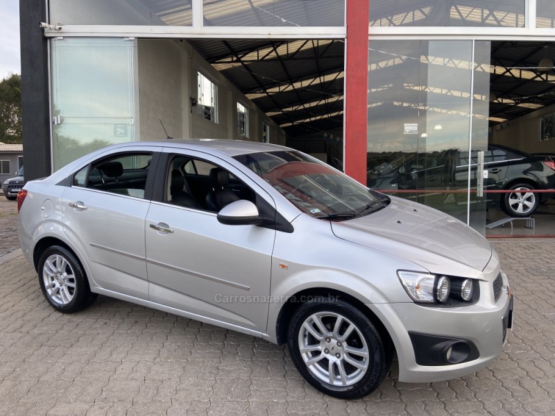 sonic 1.6 ltz sedan 16v flex 4p automatico 2014 nova prata