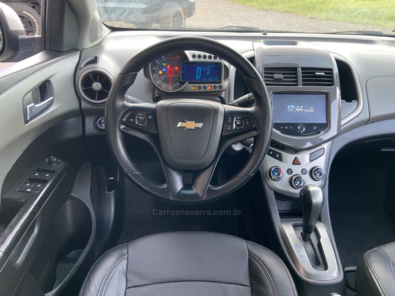 SONIC 1.6 LTZ SEDAN 16V FLEX 4P AUTOMÁTICO - 2014 - NOVA PRATA