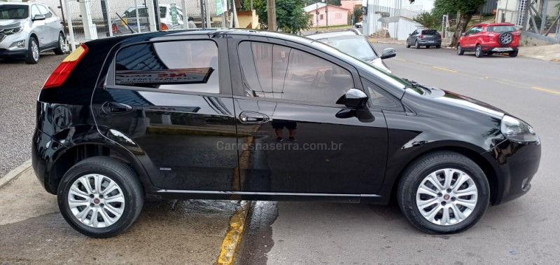 PUNTO 1.4 ATTRACTIVE 8V FLEX 4P MANUAL - 2011 - FARROUPILHA