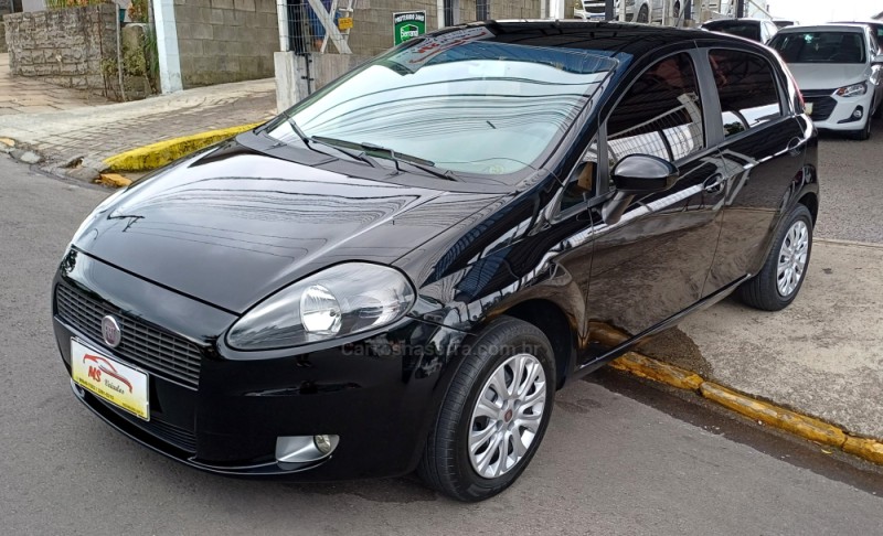 PUNTO 1.4 ATTRACTIVE 8V FLEX 4P MANUAL - 2011 - FARROUPILHA