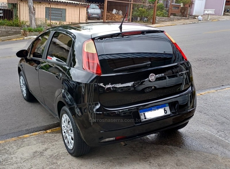 PUNTO 1.4 ATTRACTIVE 8V FLEX 4P MANUAL - 2011 - FARROUPILHA