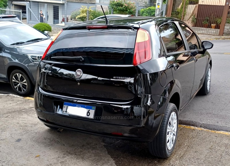 PUNTO 1.4 ATTRACTIVE 8V FLEX 4P MANUAL - 2011 - FARROUPILHA
