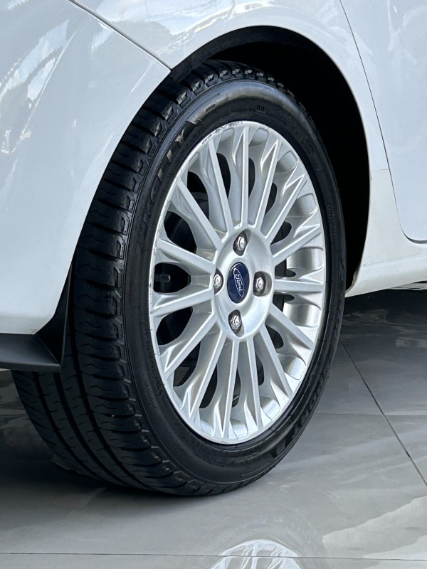 FIESTA 1.6 TITANIUM SEDAN 16V FLEX 4P AUTOMÁTICO - 2015 - CAXIAS DO SUL