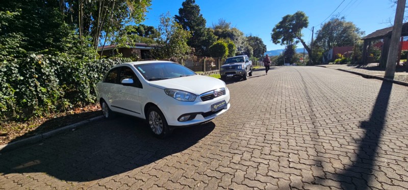 GRAND SIENA 1.6 MPI ESSENCE 16V FLEX 4P MANUAL