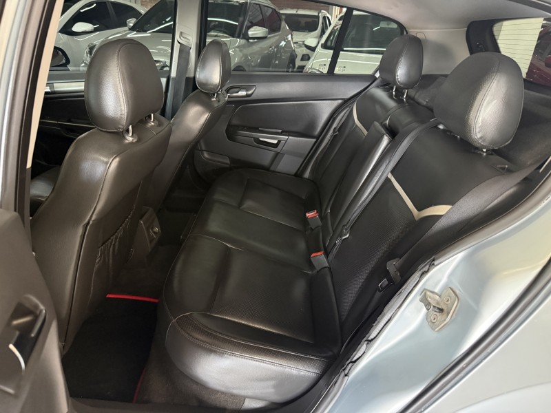 VECTRA 2.0 MPFI GT-X HATCH 8V FLEX 4P MANUAL - 2011 - FARROUPILHA