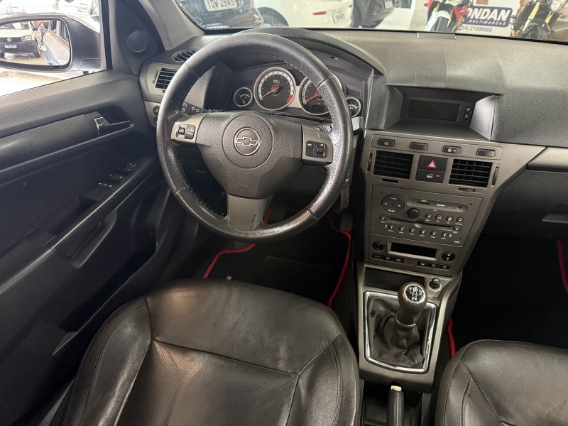 VECTRA 2.0 MPFI GT-X HATCH 8V FLEX 4P MANUAL - 2011 - FARROUPILHA