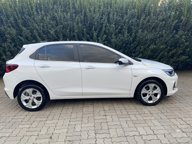 ONIX 1.0	PREMIER PLUS 8V TURBO FLEX 4P AUTOMÁTICO - 2021 - CAXIAS DO SUL