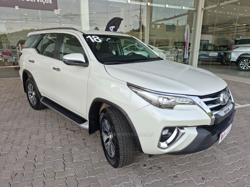 HILUX SW4 2.8 SRX 4X4 7 LUGARES 16V TURBO INTERCOOLER DIESEL 4P AUTOMÁTICO - 2019 - CAXIAS DO SUL