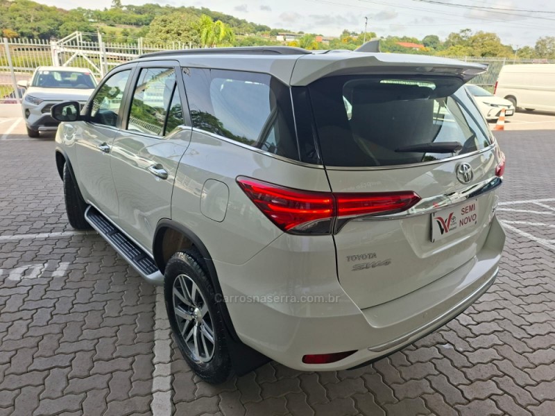 HILUX SW4 2.8 SRX 4X4 7 LUGARES 16V TURBO INTERCOOLER DIESEL 4P AUTOMÁTICO - 2019 - CAXIAS DO SUL