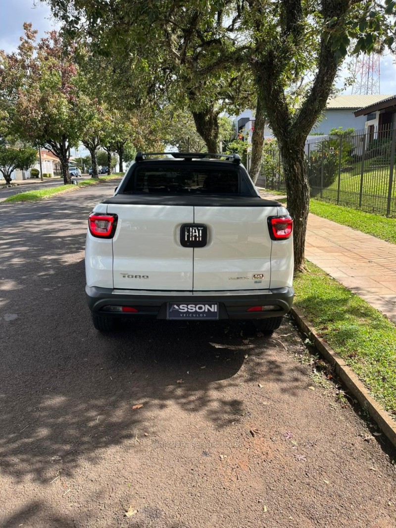 TORO 2.0 16V TURBO DIESEL FREEDOM 4WD AT9 AUTOMÁTICO - 2022 - ERECHIM