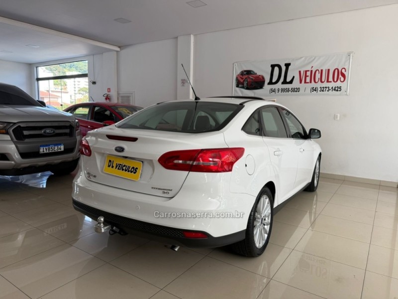 FOCUS 2.0 TITANIUM SEDAN 16V FLEX 4P AUTOMÁTICO - 2017 - NOVA BASSANO