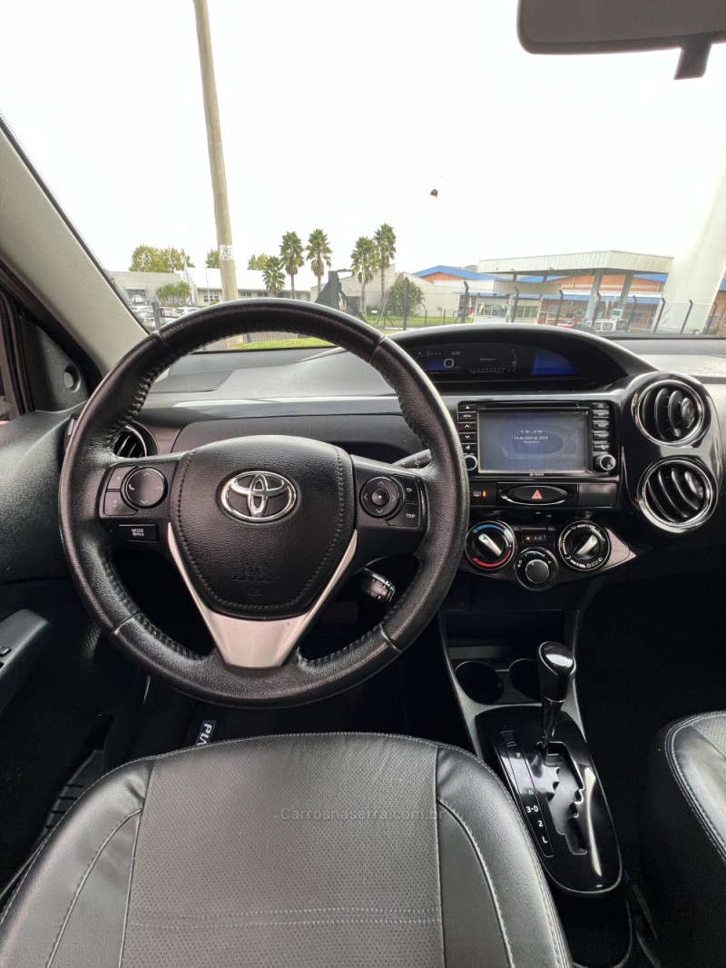 ETIOS 1.5 PLATINUM SEDAN 16V FLEX 4P AUTOMÁTICO - 2018 - DOIS IRMãOS