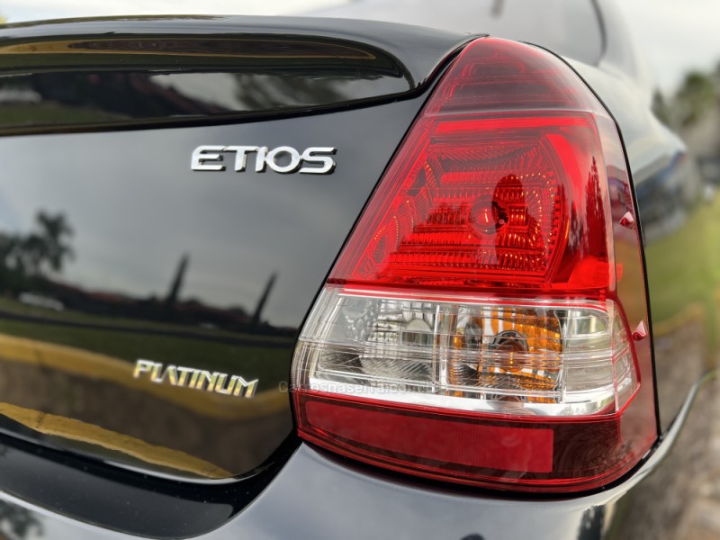 ETIOS 1.5 PLATINUM SEDAN 16V FLEX 4P AUTOMÁTICO - 2018 - DOIS IRMãOS