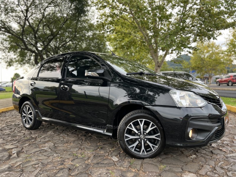 ETIOS 1.5 PLATINUM SEDAN 16V FLEX 4P AUTOMÁTICO - 2018 - DOIS IRMãOS
