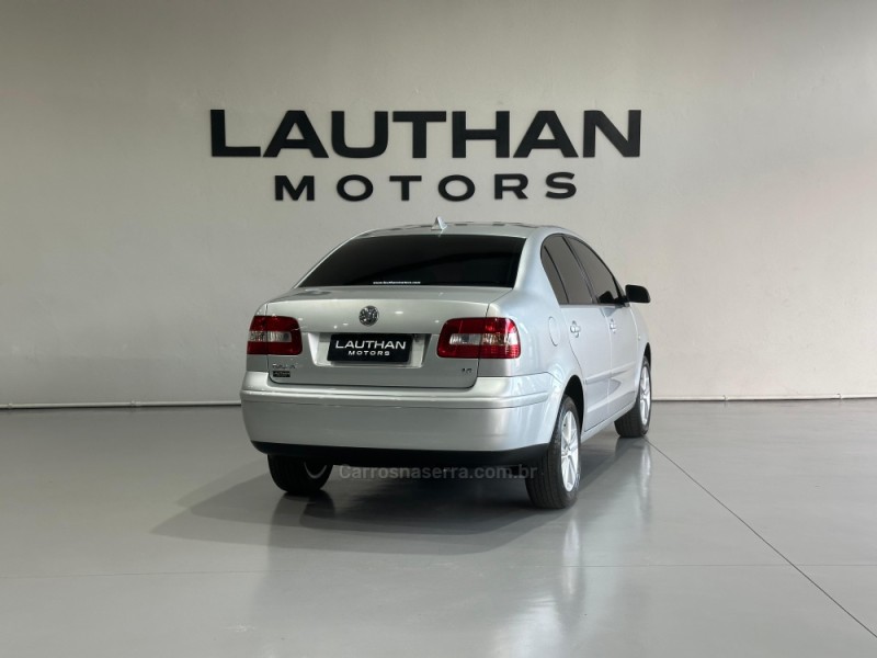POLO SEDAN 1.6 8V GASOLINA 4P MANUAL - 2003 - NOVO HAMBURGO