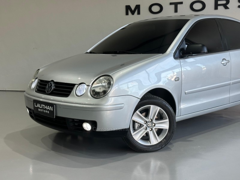 POLO SEDAN 1.6 8V GASOLINA 4P MANUAL - 2003 - NOVO HAMBURGO