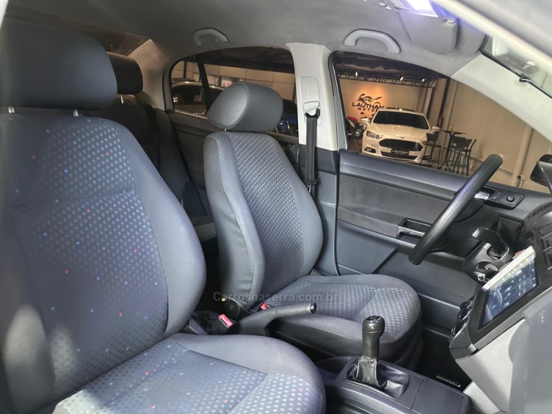 POLO SEDAN 1.6 8V GASOLINA 4P MANUAL - 2003 - NOVO HAMBURGO