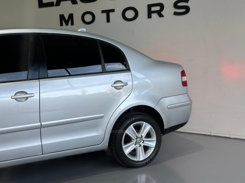 POLO SEDAN 1.6 8V GASOLINA 4P MANUAL - 2003 - NOVO HAMBURGO