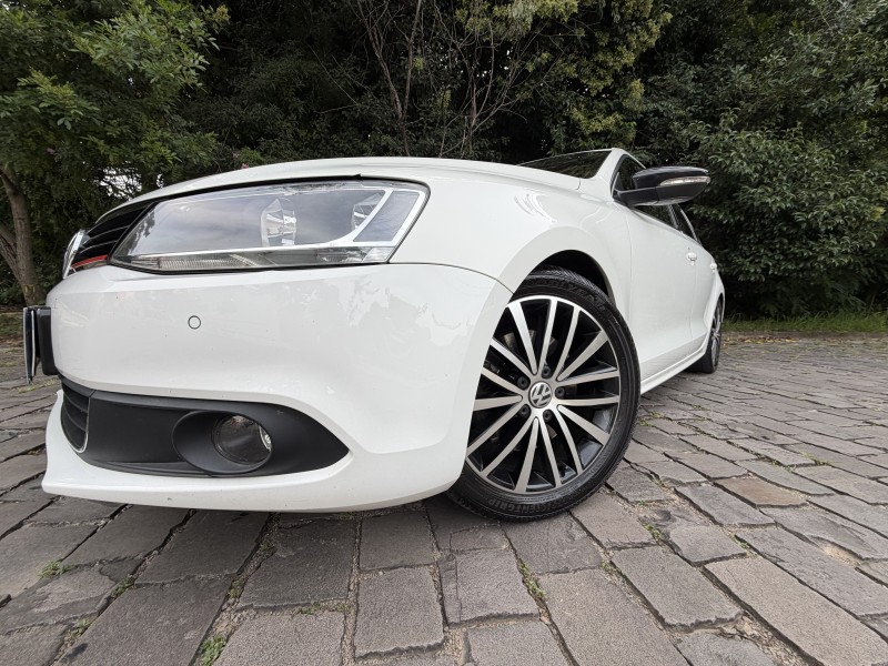 JETTA 2.0 TSI HIGHLINE 200CV GASOLINA 4P TIPTRONIC - 2011 - CAXIAS DO SUL