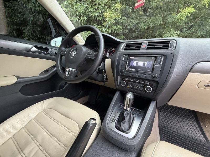 JETTA 2.0 TSI HIGHLINE 200CV GASOLINA 4P TIPTRONIC - 2011 - CAXIAS DO SUL