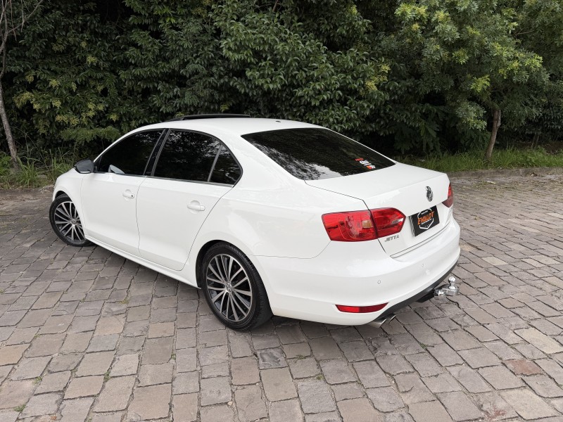JETTA 2.0 TSI HIGHLINE 200CV GASOLINA 4P TIPTRONIC - 2011 - CAXIAS DO SUL